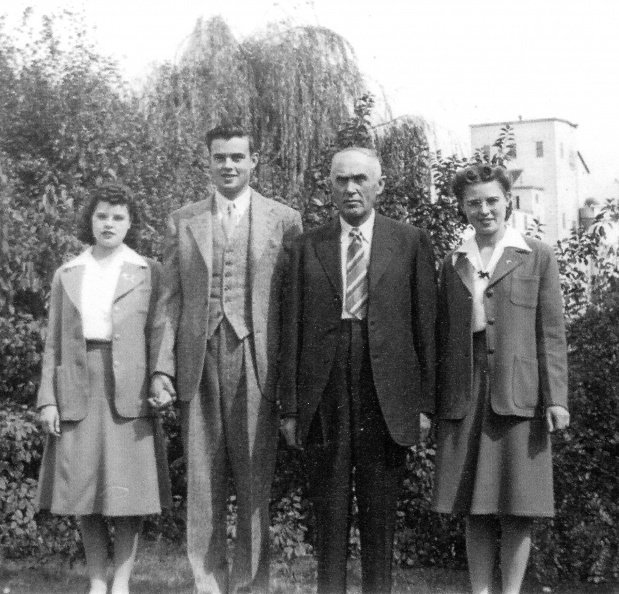Fountains Family 1941.jpg