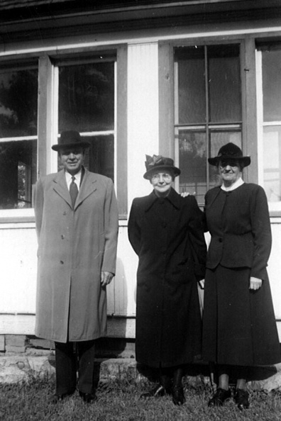 Johnson, George, Ella & May Underwood.jpg