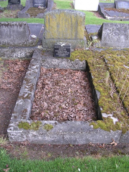 Frederick George Cooney.
Born Sept 3, 1869 - Died April 12, 1940.
Married to Mildred (Milly) Tatlow.
Immigrated to New Zealand in 1924 with their 4 children.
Cooney, Fred-Grave.jpg