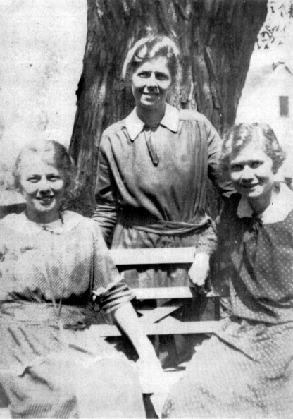 Bessie, Ida (standing) and Leah Hawkins.
Ida helped pioneer the work in Georgia.
Read article was written about Ida preaching in the Atlanta, Georgia USA Journal at:
http://www.tellingthetruth.info/brg_newspapers/1914.php#1914April19
( See next slide)
Hawkins, Bessie, Ida & Leah .JPG