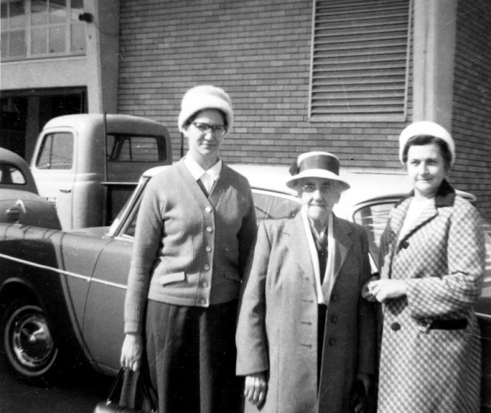 Fulton,Yvonne - Jean Allen, Daphne Pratt