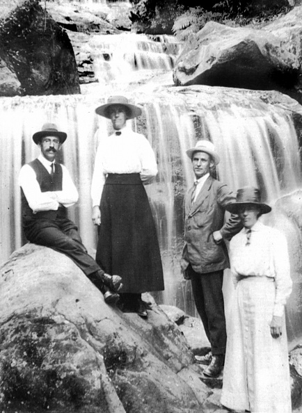 Willie & Alice Hughes --- George & Lottie Wix.
There were three Wix siblings.
Willie Hughes went to NZ in 1906.
He wrote some hymns in Hymns Old & New.
Hughes, Willie & Alice, George & Lottie Wix.JPG
