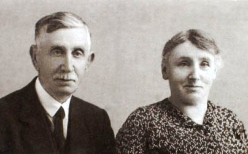 Philip Henry (Harry) and Lilian Gill purchased Ashmount homeplace at Rathmolyon, Ireland from his brother Willie Gill when Willie went in the work.
Gill, Harry & Lilian Big.jpg