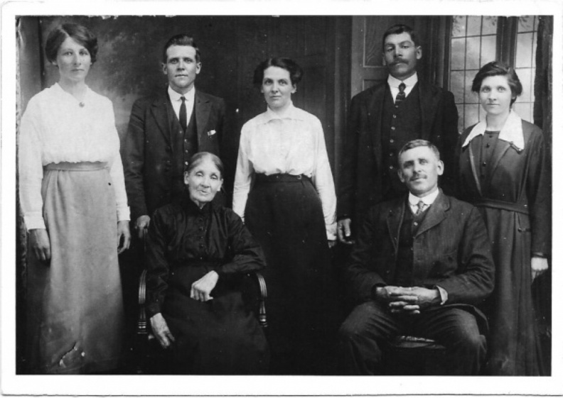 From England.
Family Photo of E. William (Willie) Webb.
He is on the back row, 2nd from left.
Willie died in 1966
Webb, Willie Family2 x4.jpg
