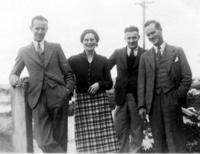 Arthur, Bob, Violet & Bill Cooney, probably around 1935 were children of Fred Cooney
Fred Cooney was the brother of Ed Cooney
Cooney, Fred-Children 2 x4.jpg