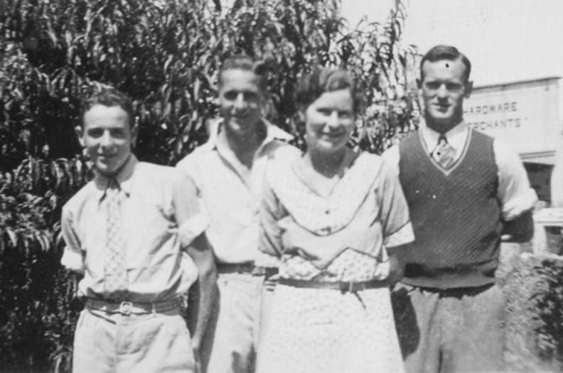 Arthur, Bob, Violet & Bill Cooney, probably around
1935 were children of Fred Cooney
Fred Cooney was the brother of Ed Cooney
Cooney, Fred-Children 1 x4.jpg