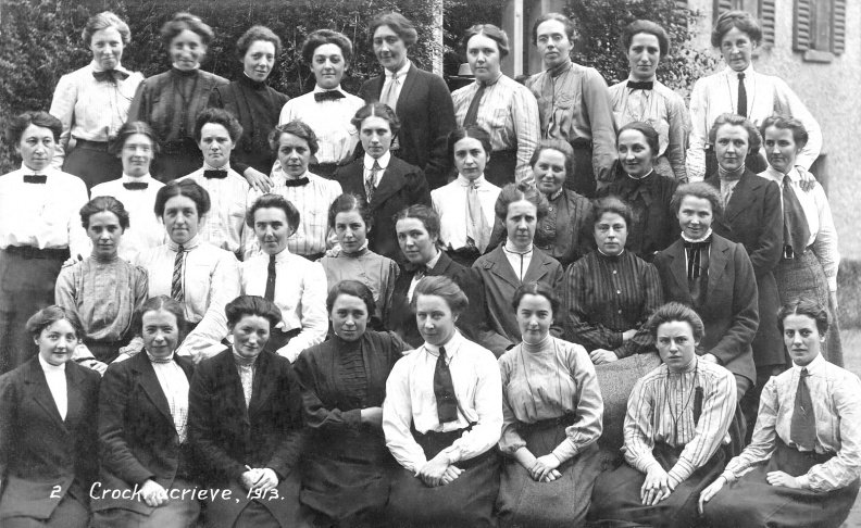 Crockecrieve  1913 Sisters