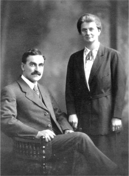Frank & Hilda Quick (nee Vogt), 1970.
Both were from Australia and married April 16, 1925.
Frank was in the work in Victoria in 1917,
left the work in mid-20s and later married Hilda.
Preached in Australia and New Zealand.
They entered the South Australian work as a pair in 1937 and preached in NZ until 1973.
They had no children.
Frank died in 1975 and Hilda died in 1977. Quick, Frank & Hilda 3 x4 copy x4.jpg